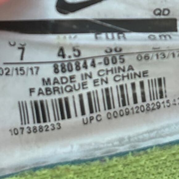 Nike - Free RN Flyknit - Running Shoes - Black/Purple - Women's - 7 - 880844-005 - Picture 9 of 9